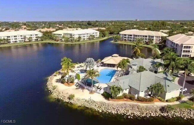17020 Willowcrest Way in Ft. Myers, FL - Building Photo - Building Photo
