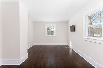 2750 Whitney Ave in Hamden, CT - Building Photo - Building Photo