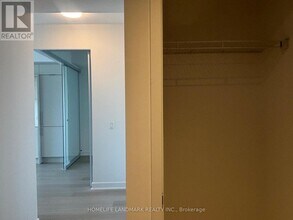 448 Burnhamthorpe Rd W in Mississauga, ON - Building Photo - Building Photo