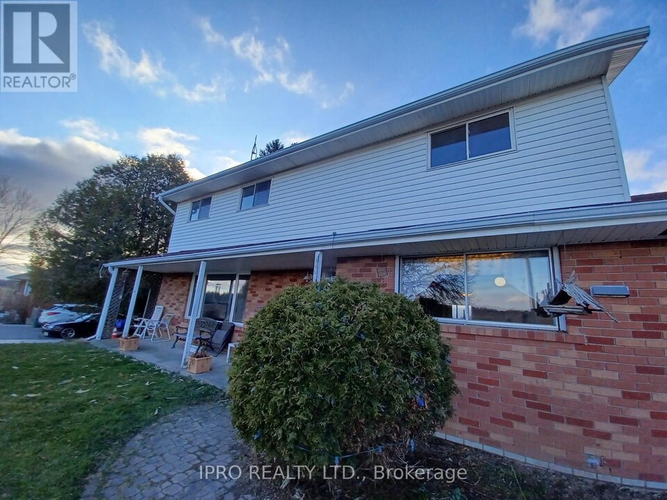 12471 10 Side Rd in Halton Hills, ON - Building Photo