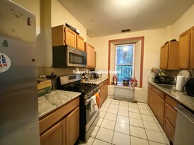 688 Parker St, Unit 2 Apartamentos