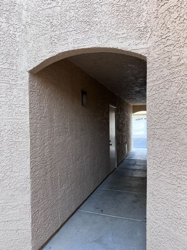 1851 Hillpointe Rd in Henderson, NV - Building Photo - Building Photo