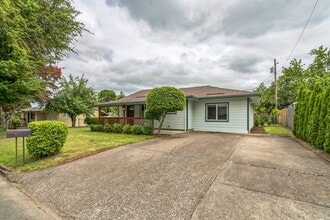 2736 17th Pl in Forest Grove, OR - Building Photo - Building Photo