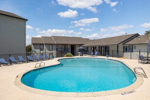 Peaks at Live Oak in San Antonio, TX - Building Photo