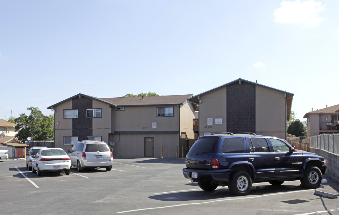 1039-1043 E Laurel Dr in Salinas, CA - Building Photo