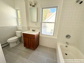 49 Chestnut Ave, Unit #3 in Boston, MA - Foto de edificio - Building Photo