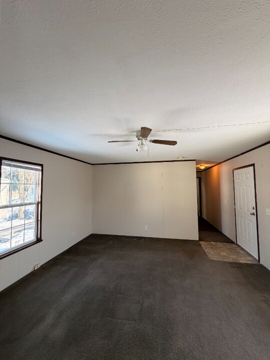 84 Dunlap Cir in Oxford, MI - Foto de edificio