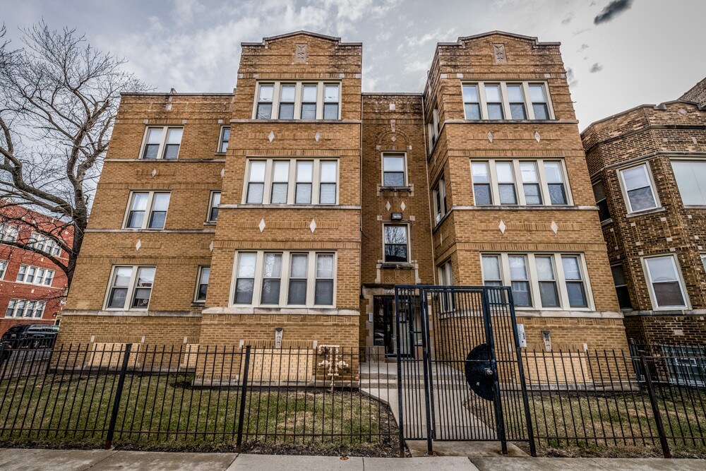 8001 S Marshfield Ave in Chicago, IL - Foto de edificio