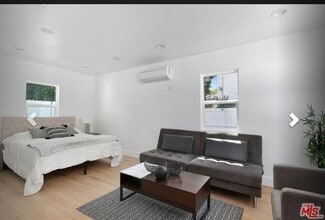 22052 Avenue San Luis in Woodland Hills, CA - Foto de edificio - Building Photo