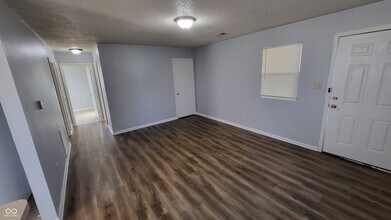 6149 Commodore Dr in Indianapolis, IN - Building Photo - Building Photo