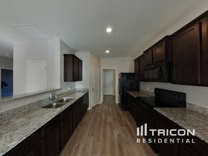 14356 Open Range Dr in Dallas, TX - Building Photo - Building Photo