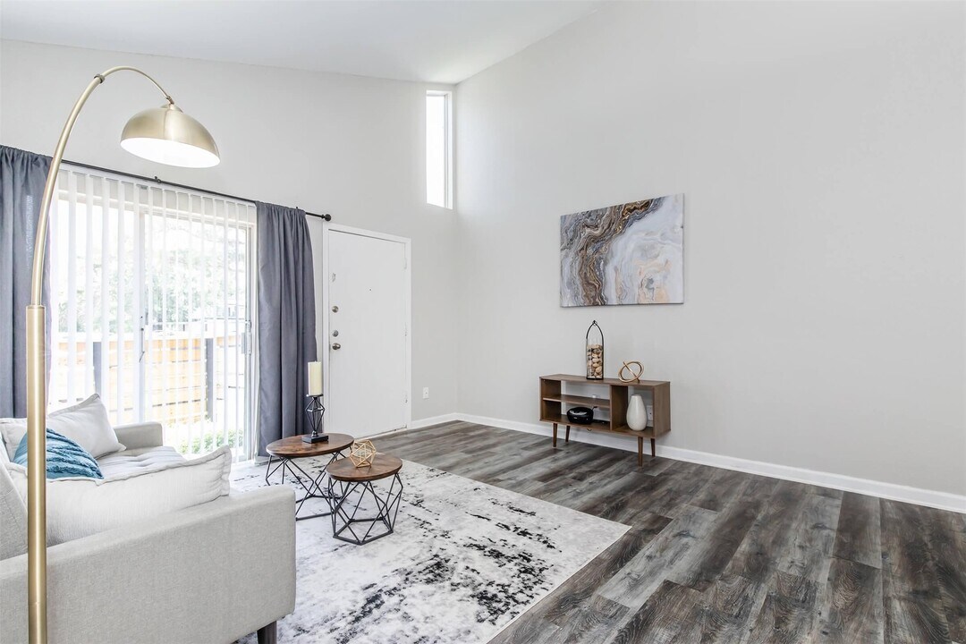 18001 Cypress Trace Rd in Houston, TX - Building Photo