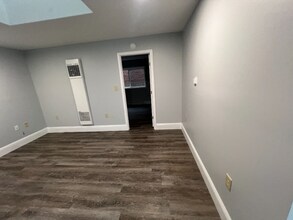 3264 Broad St in Port Henry, NY - Foto de edificio - Building Photo