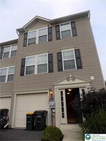 1145 Sparrow Way in Breinigsville, PA - Building Photo