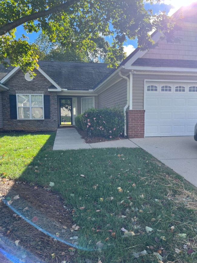 4449 Weatheron Dr in Kernersville, NC - Building Photo - Building Photo