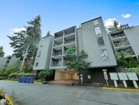 6347 137th Ave NE in Redmond, WA - Building Photo