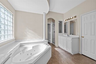 1111 Blue Leaf Dr in Richmond, TX - Foto de edificio - Building Photo