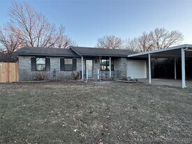 268 E 137th St in Glenpool, OK - Building Photo