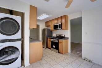 8729 Hayshed Ln in Columbia, MD - Building Photo - Building Photo