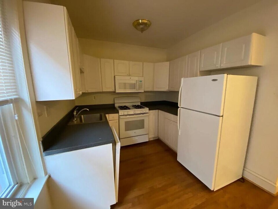 316 S 43rd St in Philadelphia, PA - Building Photo