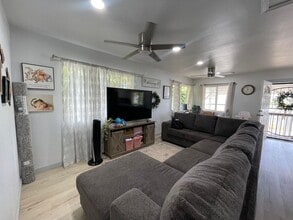 5080 Hanawai St in Lahaina, HI - Foto de edificio - Building Photo