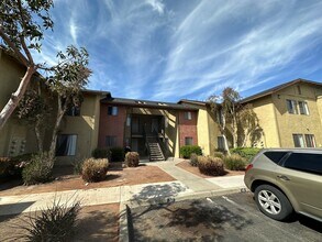 Riverdale Apartments in Hemet, CA - Foto de edificio - Building Photo