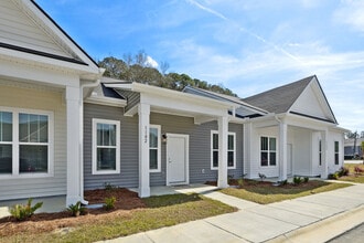 Arbor View Townhomes in Port Wentworth, GA - Building Photo - Building Photo