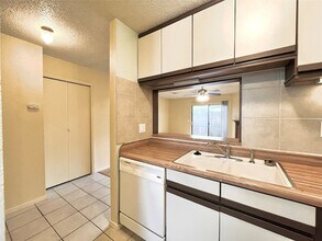 800 W Collins St in Denton, TX - Building Photo - Building Photo