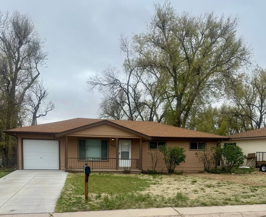 530 Ponderosa Dr in Colorado Springs, CO - Building Photo