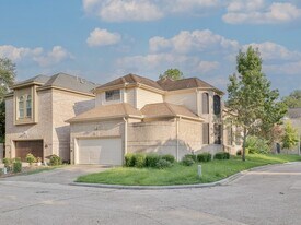 12929 Kingsbridge Ln in Houston, TX - Building Photo