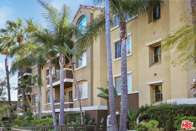 property at 1561 S Barrington Ave