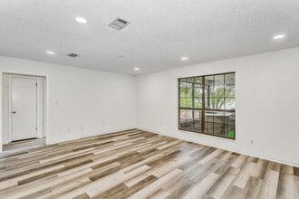 1960 Woodbridge Dr in Pensacola, FL - Building Photo - Building Photo