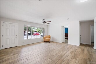 9 S 16th St in McAllen, TX - Building Photo - Building Photo