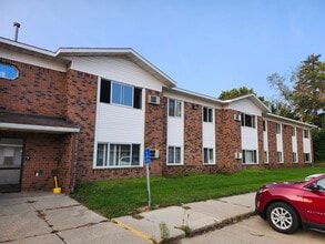 Suite Liv'n - Marshall in Marshall, MN - Building Photo - Building Photo