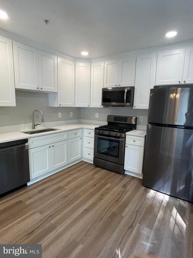 12631 Fair Crest Ct-Unit -302 in Fairfax, VA - Building Photo - Building Photo