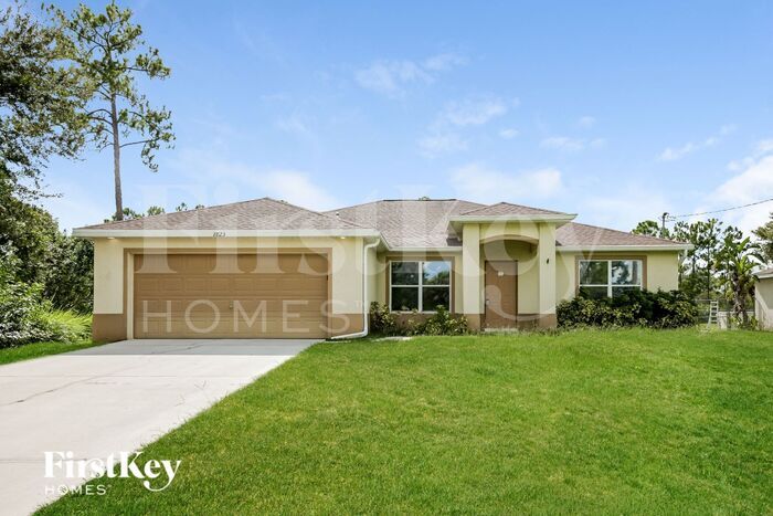 1823 Laurie St in Lehigh Acres, FL - Building Photo