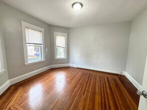 14 Belknap St, Unit 1 in Somerville, MA - Building Photo - Building Photo