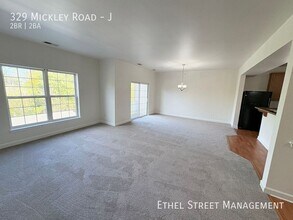 329 Mickley Rd-Unit -J in Whitehall, PA - Foto de edificio - Building Photo