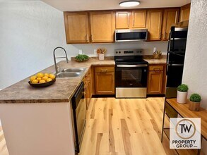 204 W Wesley Dr in O'Fallon, IL - Building Photo - Building Photo