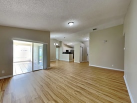 223 W Riverbend Dr in Sunrise, FL - Building Photo