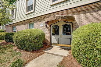 2600 Park Rd, Unit D in Charlotte, NC - Building Photo - Building Photo