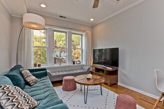 2715 N Sawyer Ave in Chicago, IL - Building Photo - Building Photo