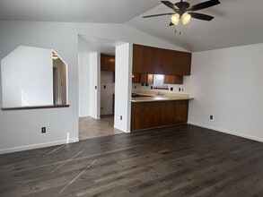 244 N 5th Ave in Oakdale, CA - Building Photo - Building Photo