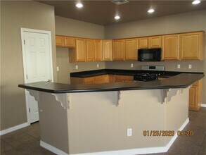 2057 Rex Allen Dr in Kingman, AZ - Foto de edificio - Building Photo