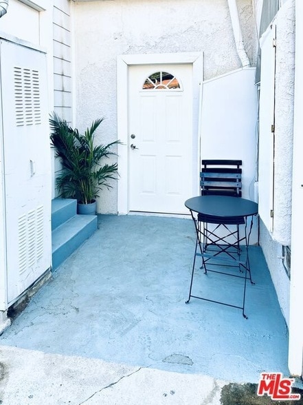 14236 1/2 Tiara Street Unit in Los Angeles, CA - Building Photo - Building Photo