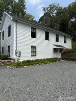 66 Main St in Far Hills, NJ - Building Photo