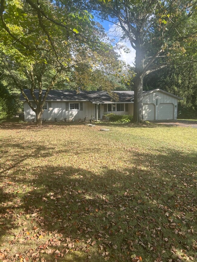 16171 W River Rd in Columbia Station, OH - Building Photo - Building Photo