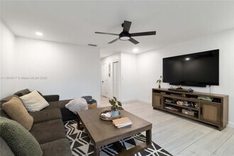 2892 Belmont Ln in Hollywood, FL - Building Photo - Building Photo