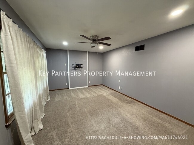 821 S Edgemere Dr in Olathe, KS - Building Photo - Building Photo