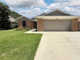 8216 Lesley Ln in Watauga, TX - Building Photo